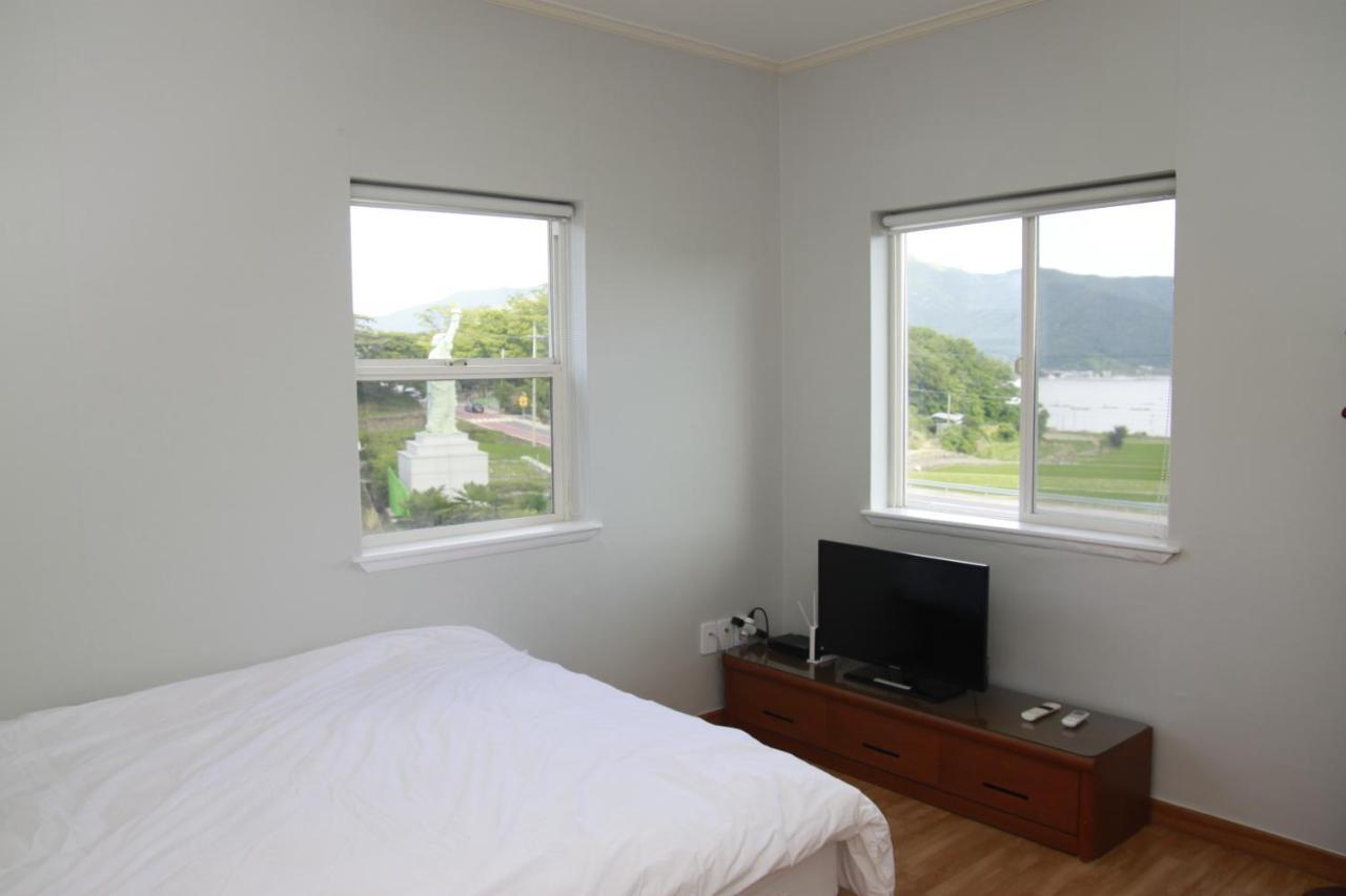 American Village Pension Manoa Namhae Exterior foto