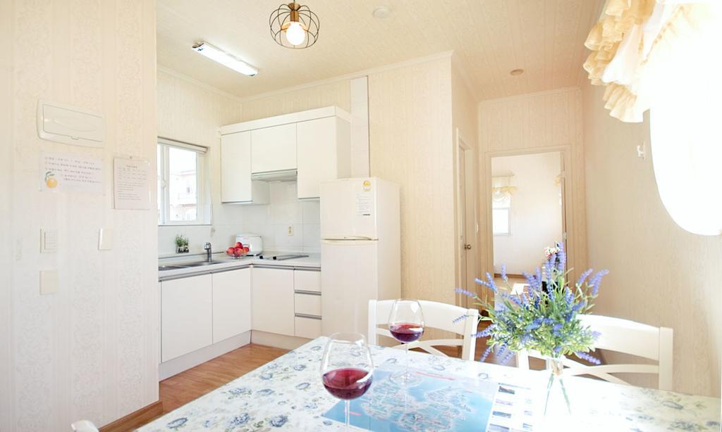 American Village Pension Manoa Namhae Habitación foto