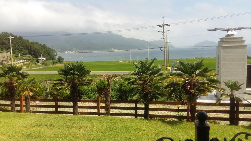 American Village Pension Manoa Namhae Habitación foto